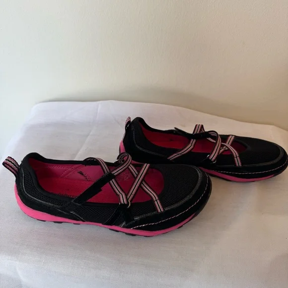 Croft & Barrow Sz 6.5 Women's Black & Pink Sporty Shoes 0003 - Picture 3 of 13